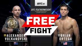 UFC 273 Free Fight: Alexander Volkanovski vs Brian Ortega