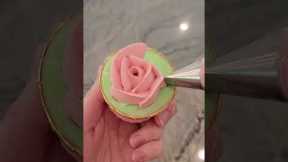 Simple Frosting Rose Flowers In Seconds! 🌹 #shorts #food #decorating #baking #satisfying #yummy