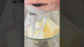 How To Make AMERICAN BUTTERCREAM Frosting 🧁 #shorts #food #yum #delicious #satisfying #recipe #eat
