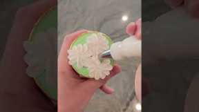 Cupcake Decorating ANYONE Can Do! 💮 #shorts #food #decorating #dessert #pastry #chef #fun #easy #diy