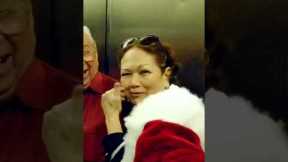 Santa farts in an elevator! 🤣